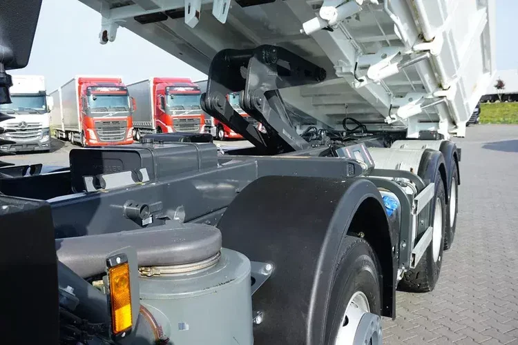 Iveco / TRAKKER / 480 / E 6 / WYWROTKA / 8 X 4 / HYDROBURTA / RETARDER zdjęcie 17