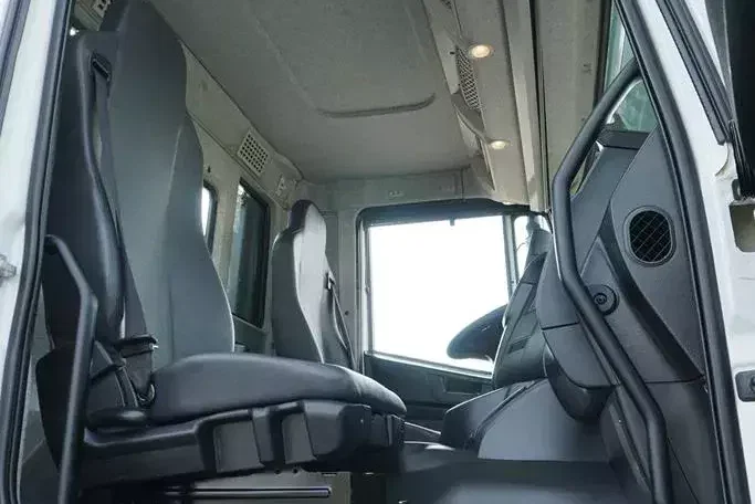 Iveco / TRAKKER / 480 / E 6 / WYWROTKA / 8 X 4 / HYDROBURTA / RETARDER zdjęcie 8