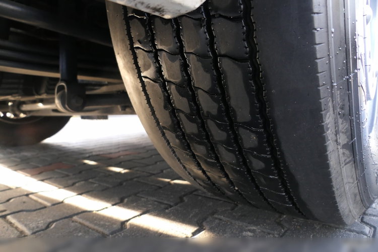 DAF XF 480 / 6x2 / FIRANKA - 8.2 m / + WINDA ZAŁADOWCZA / KLIMA POSTOJOWA / MOCNA PODŁOGA: SZYNA-DESKA / EURO 6 / OŚ PODNOSZONA zdjęcie 23