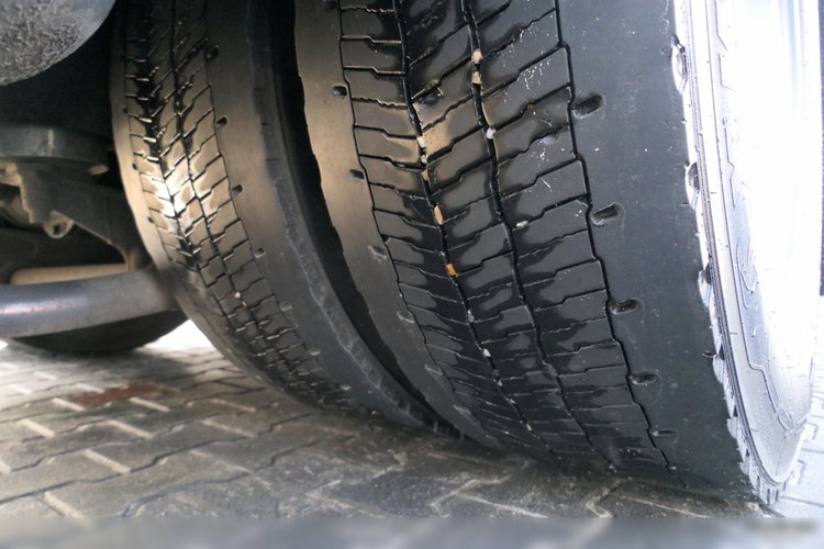 DAF XF 480 / 6x2 / FIRANKA - 8.2 m / + WINDA ZAŁADOWCZA / KLIMA POSTOJOWA / MOCNA PODŁOGA: SZYNA-DESKA / EURO 6 / OŚ PODNOSZONA zdjęcie 25