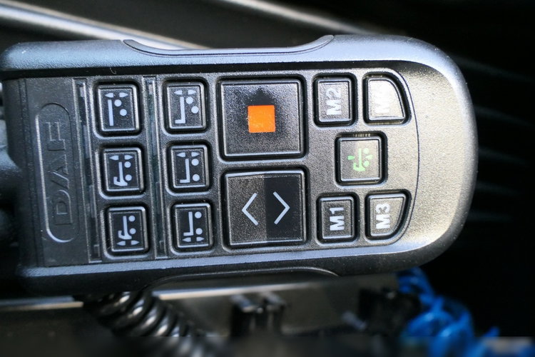 DAF XF 480 / 6x2 / FIRANKA - 8.2 m / + WINDA ZAŁADOWCZA / KLIMA POSTOJOWA / MOCNA PODŁOGA: SZYNA-DESKA / EURO 6 / OŚ PODNOSZONA zdjęcie 29