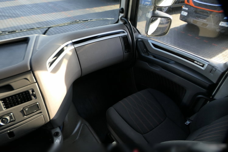 DAF XF 480 / 6x2 / FIRANKA - 8.2 m / + WINDA ZAŁADOWCZA / KLIMA POSTOJOWA / MOCNA PODŁOGA: SZYNA-DESKA / EURO 6 / OŚ PODNOSZONA zdjęcie 36