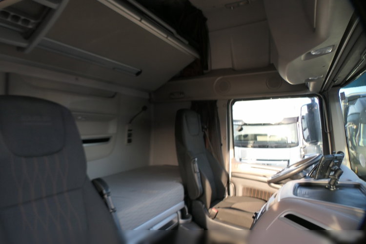 DAF XF 480 / 6x2 / FIRANKA - 8.2 m / + WINDA ZAŁADOWCZA / KLIMA POSTOJOWA / MOCNA PODŁOGA: SZYNA-DESKA / EURO 6 / OŚ PODNOSZONA zdjęcie 40