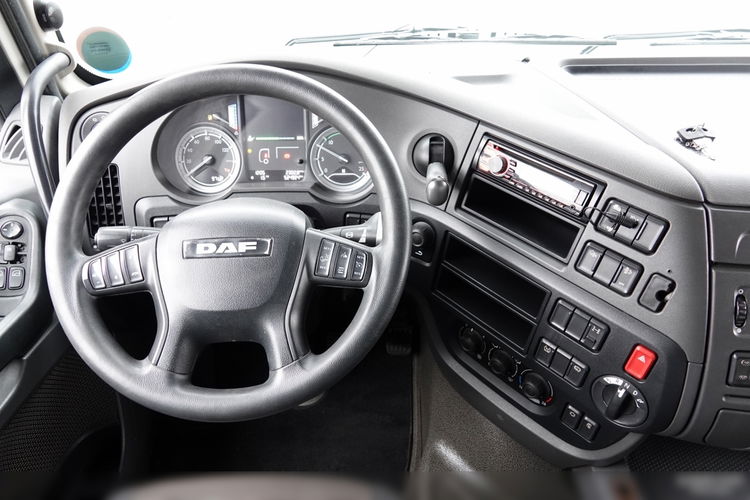DAF XF 460 / SPACE CAB / RETARDER / MAŁY PRZEBIEG / OPONY 100% / SPROWADZONY / PO KONTRAKCIE SERWISOWYM  zdjęcie 28