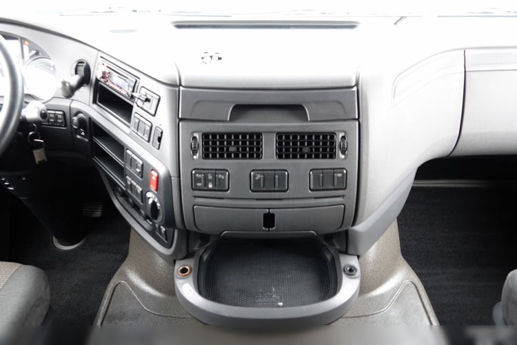 DAF XF 460 / SPACE CAB / RETARDER / MAŁY PRZEBIEG / OPONY 100% / SPROWADZONY / PO KONTRAKCIE SERWISOWYM  zdjęcie 30
