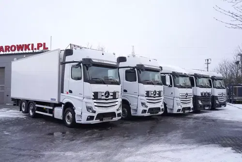 Mercedes Actros L 2853 Salonka Gigaspace / Chłodnia Lamberet Double Stock / 5 sztuk