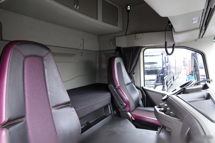 Volvo FM 380 / ZESTAW TANDEM / 120 M3 / PRZEJAZDOWY / KLIMA POSTOJOWA / PO ZŁOTYM KONTRAKCIE SERWISOWYM / NOWY MODEL  zdjęcie 56