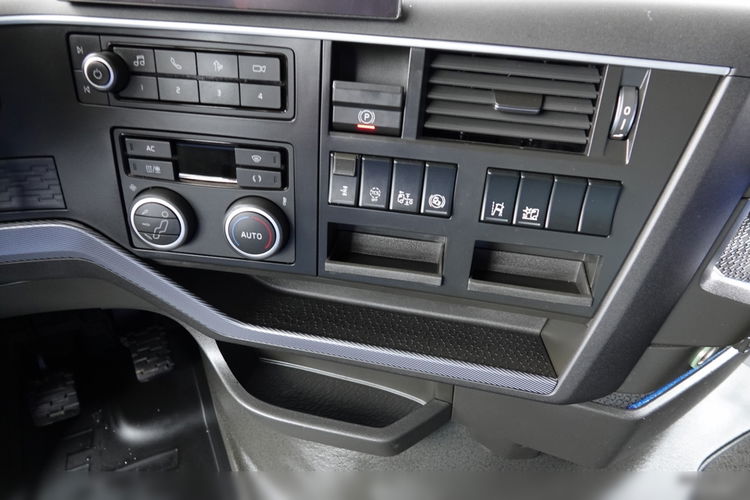 Volvo FH 500 / I-SAVE / XXL / KLIMA POSTOJOWA / NOWY MODEL / OPONY 100 % / PO ZŁOTYM KONTRAKCIE SERWISOWYM zdjęcie 31