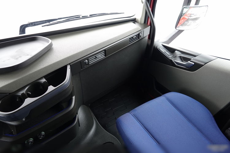 Volvo FH 500 / I-SAVE / XXL / KLIMA POSTOJOWA / NOWY MODEL / OPONY 100 % / PO ZŁOTYM KONTRAKCIE SERWISOWYM zdjęcie 33