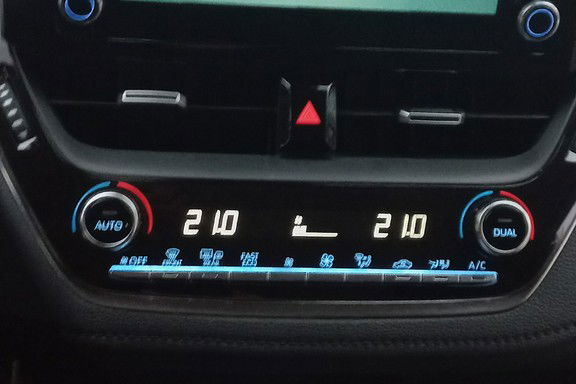 Toyota Corolla Comfort e-CVT 1.8 Hybryda Pełna historia serwisowa ASO FV23% zdjęcie 21