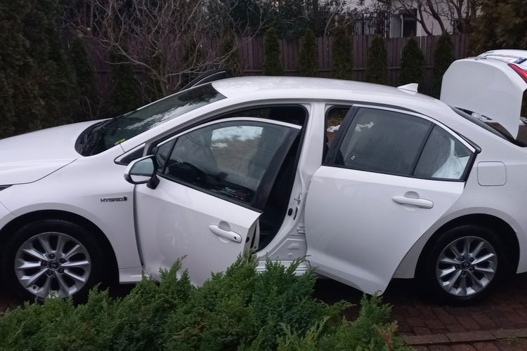 Toyota Corolla Comfort e-CVT 1.8 Hybryda Pełna historia serwisowa ASO FV23% zdjęcie 31