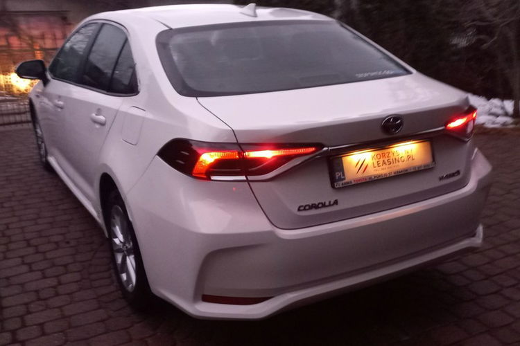 Toyota Corolla Comfort e-CVT 1.8 Hybryda Pełna historia serwisowa ASO FV23% zdjęcie 37