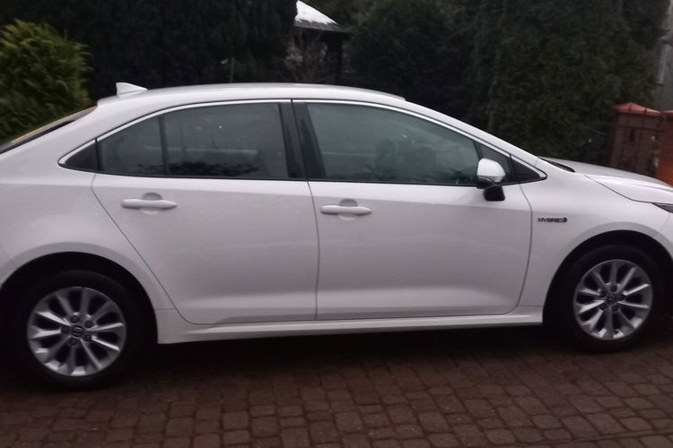 Toyota Corolla Comfort e-CVT 1.8 Hybryda Pełna historia serwisowa ASO FV23% zdjęcie 38