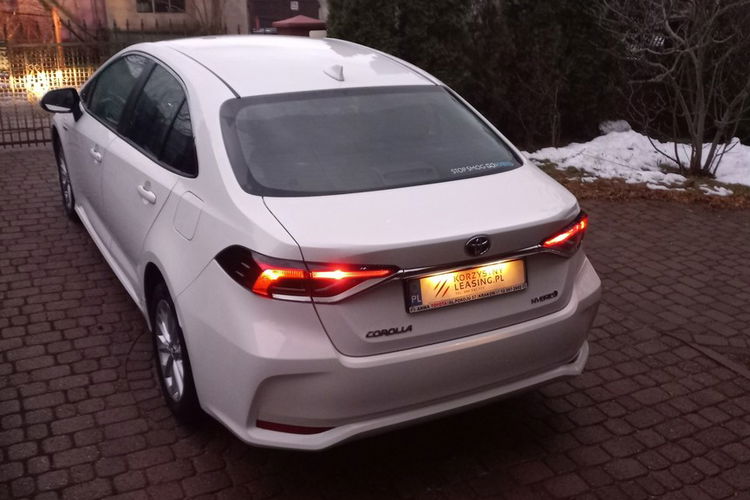Toyota Corolla Comfort e-CVT 1.8 Hybryda Pełna historia serwisowa ASO FV23% zdjęcie 4