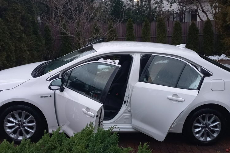 Toyota Corolla Comfort e-CVT 1.8 Hybryda Pełna historia serwisowa ASO FV23% zdjęcie 40