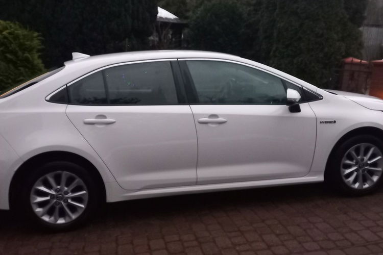 Toyota Corolla Comfort e-CVT 1.8 Hybryda Pełna historia serwisowa ASO FV23% zdjęcie 8
