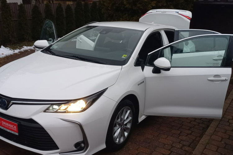 Toyota Corolla Comfort e-CVT 1.8 Hybryda Pełna historia serwisowa ASO FV23% zdjęcie 9