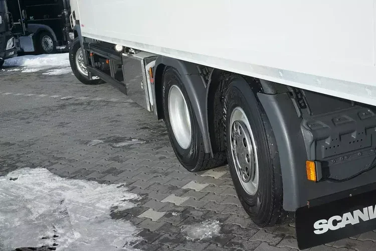 Scania / P 410 / EURO 6 / CHŁODNIA + WINDA / 23 PALETY / OŚ SKRĘTNA zdjęcie 19