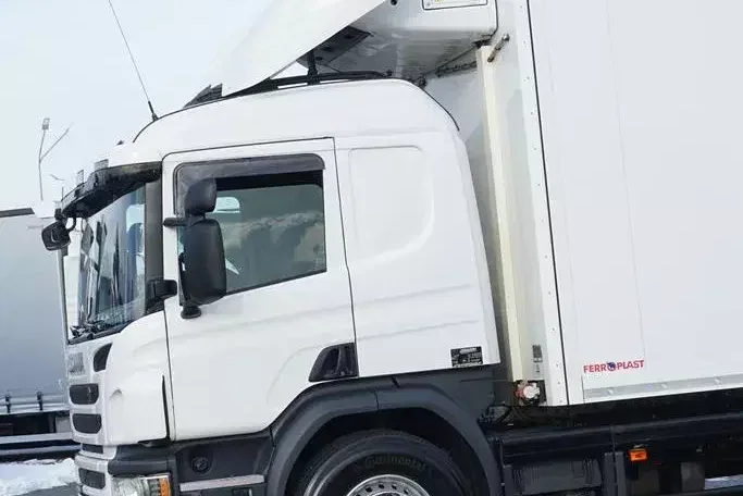 Scania / P 410 / EURO 6 / CHŁODNIA + WINDA / 23 PALETY / OŚ SKRĘTNA zdjęcie 24