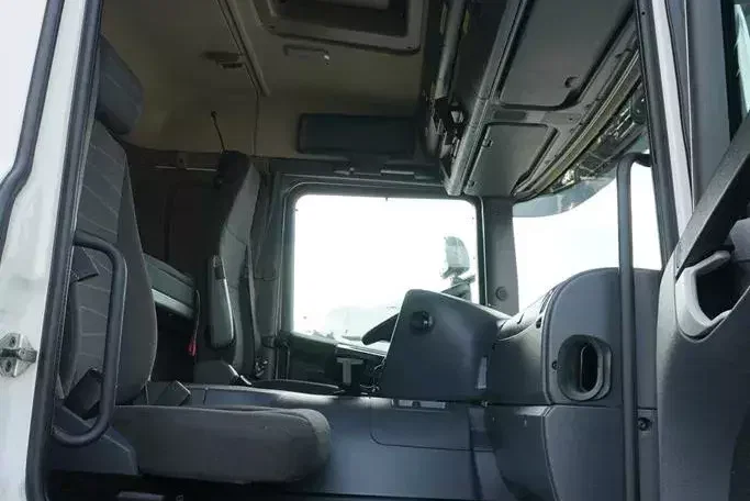 Scania / P 410 / EURO 6 / CHŁODNIA + WINDA / 23 PALETY / OŚ SKRĘTNA zdjęcie 8
