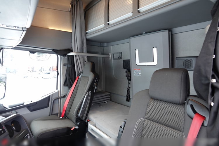 Renault / T 520 / RETARDER / SALONKA / OPONY 100% / NAJWYŻSZA KABINA /SPROWADZONA / PO KONTRAKCIE SERWISOWYM  zdjęcie 26