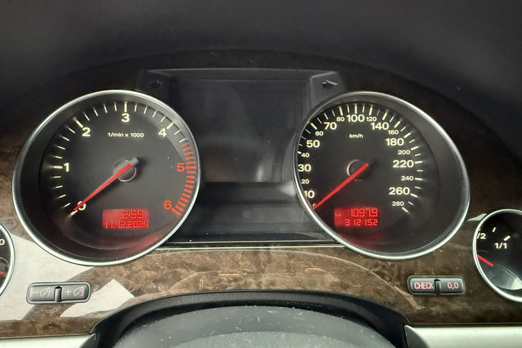 Audi A8 4.2 TDI 326 KM Stan BDB Oryginał Gwarancja zdjęcie 20
