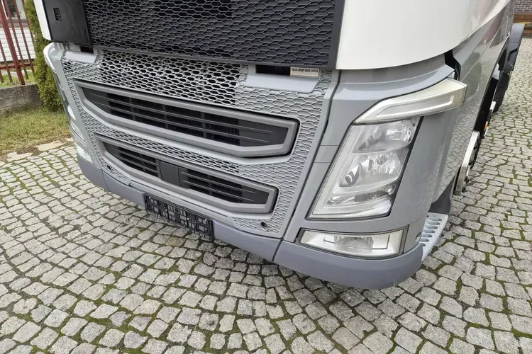 Volvo FH GLOBETROTTER zdjęcie 13