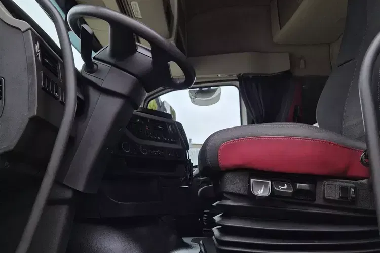 Volvo FH GLOBETROTTER zdjęcie 20