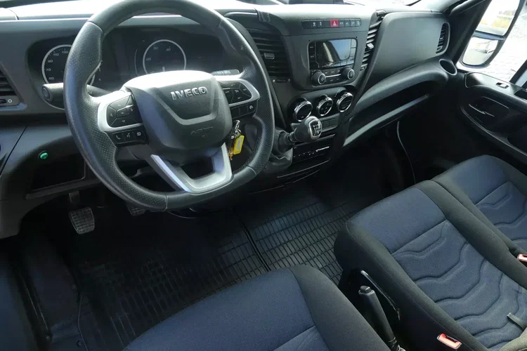 Iveco DAILY 70C18 / 3 LITRY 180 KM / PLANDEKA 6.15 / KABINA SYPIALNA / zdjęcie 23