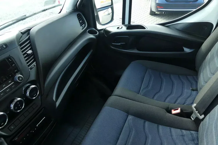 Iveco DAILY 70C18 / 3 LITRY 180 KM / PLANDEKA 6.15 / KABINA SYPIALNA / zdjęcie 24