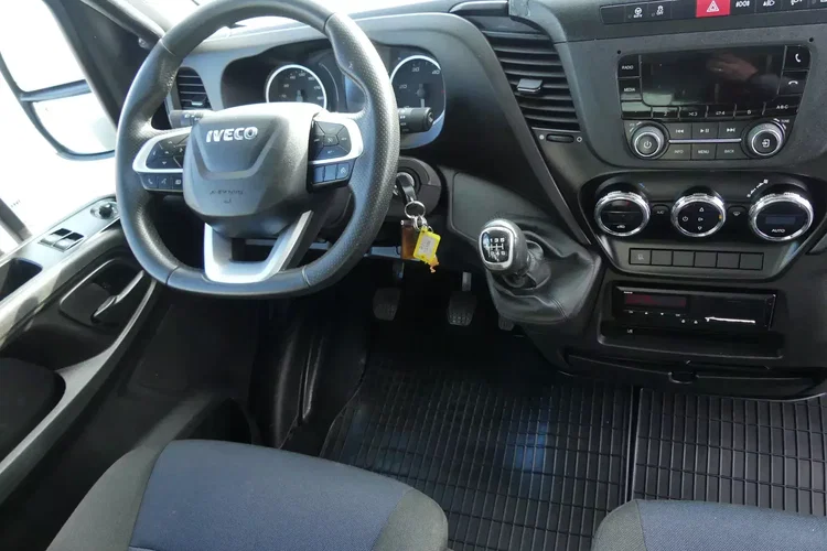 Iveco DAILY 70C18 / 3 LITRY 180 KM / PLANDEKA 6.15 / KABINA SYPIALNA / zdjęcie 28