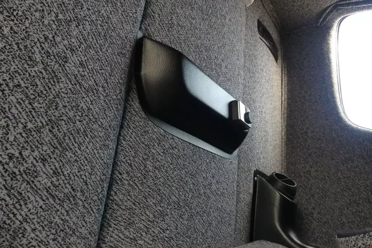 Iveco DAILY 70C18 / 3 LITRY 180 KM / PLANDEKA 6.15 / KABINA SYPIALNA / zdjęcie 30