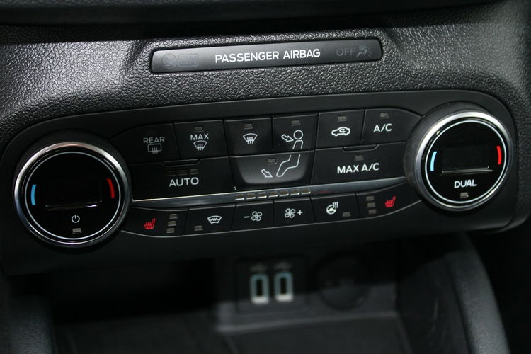 Ford Focus Titanium FullLed Gwarancja F-vat 120HP zdjęcie 23
