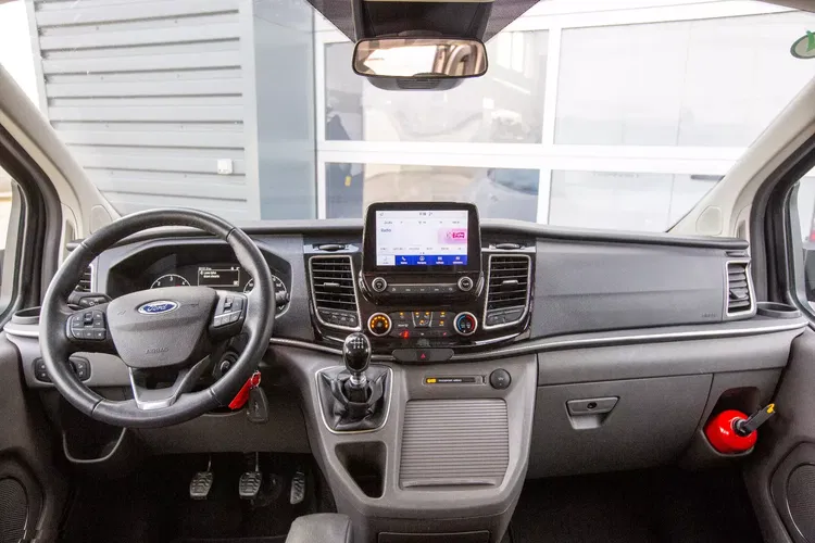 Ford Tourneo Custom zdjęcie 18