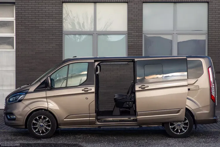 Ford Tourneo Custom zdjęcie 10