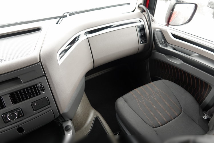 DAF XF 480 / ZESTAW TANDEM / 120 M3 / PRZEJAZDOWY / PO ZŁOTYM KONTRAKCIE SERWISOWYM zdjęcie 54