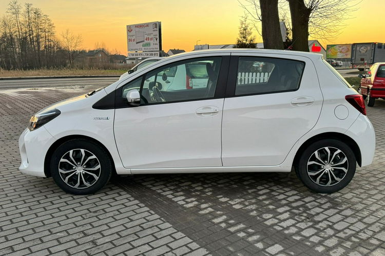 Toyota Yaris Hybryda Niski Przebieg zdjęcie 10