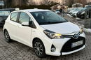 Toyota Yaris Hybryda Niski Przebieg zdjęcie 15