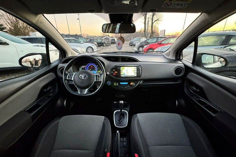 Toyota Yaris Hybryda Niski Przebieg zdjęcie 17