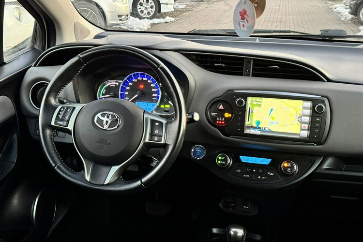 Toyota Yaris Hybryda Niski Przebieg zdjęcie 18