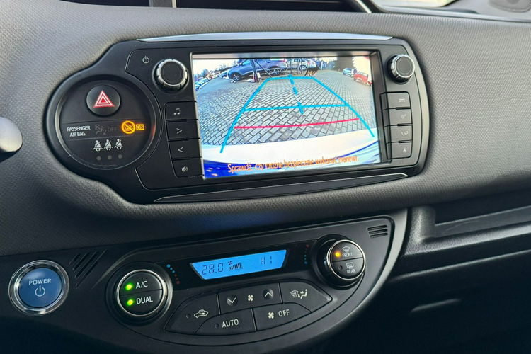 Toyota Yaris Hybryda Niski Przebieg zdjęcie 20