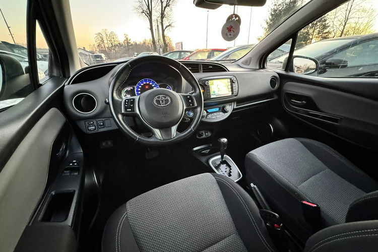 Toyota Yaris Hybryda Niski Przebieg zdjęcie 22