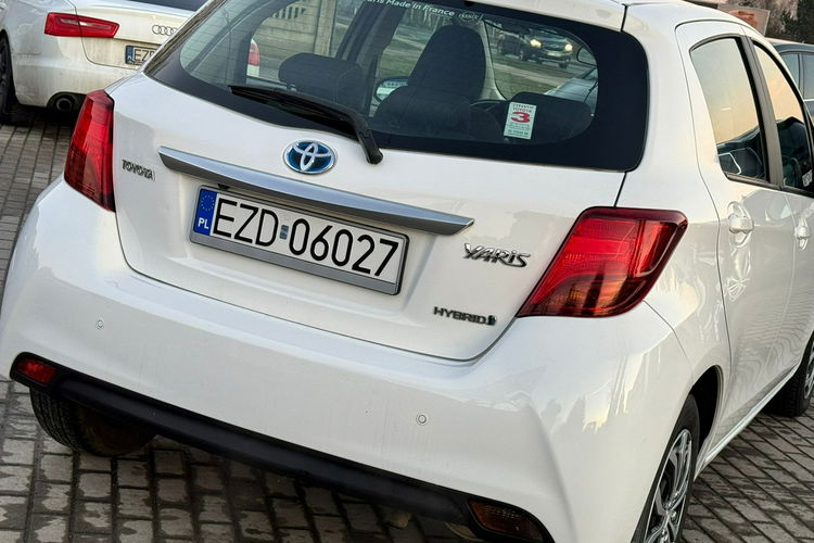Toyota Yaris Hybryda Niski Przebieg zdjęcie 6