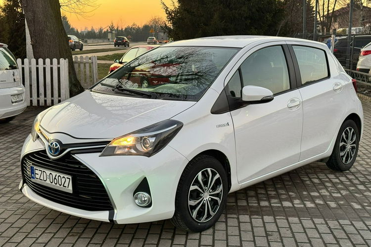 Toyota Yaris Hybryda Niski Przebieg zdjęcie 9