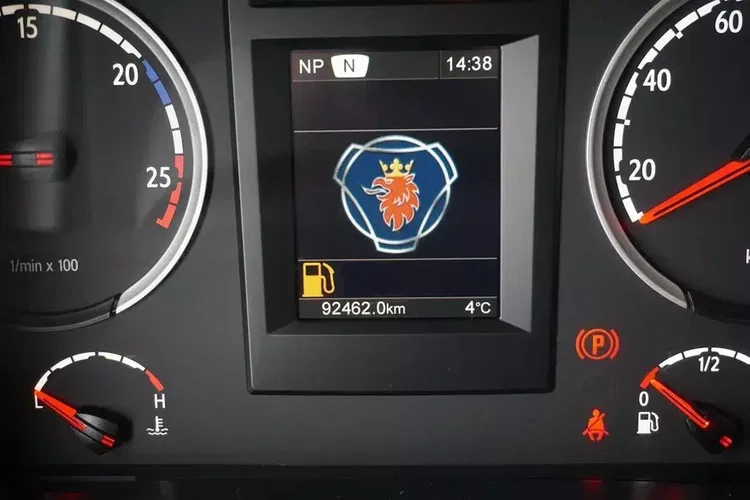 Scania P 370 / EURO 6 / CHŁODNIA + WINDA / 23 PALETY / OŚ SKRĘTNA zdjęcie 11