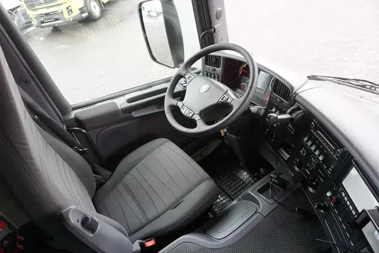 Scania P 370 / EURO 6 / CHŁODNIA + WINDA / 23 PALETY / OŚ SKRĘTNA zdjęcie 12