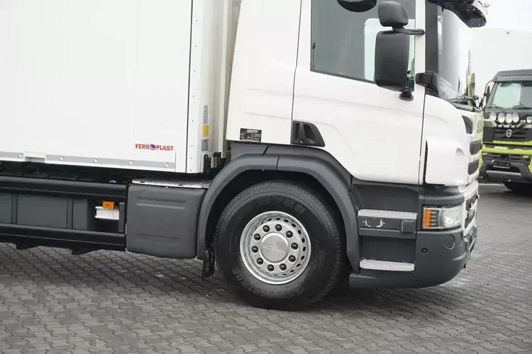 Scania P 370 / EURO 6 / CHŁODNIA + WINDA / 23 PALETY / OŚ SKRĘTNA zdjęcie 17