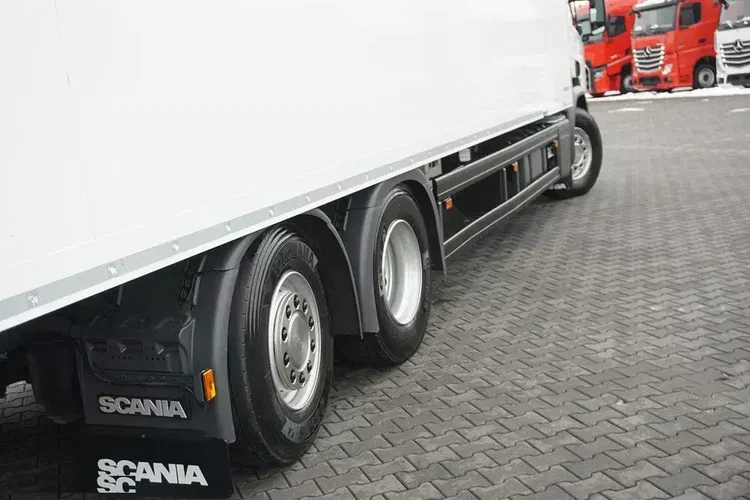 Scania P 370 / EURO 6 / CHŁODNIA + WINDA / 23 PALETY / OŚ SKRĘTNA zdjęcie 18