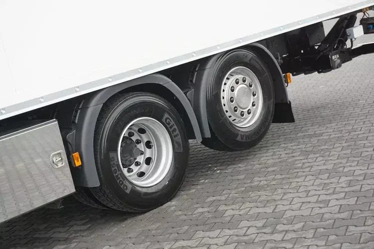 Scania P 370 / EURO 6 / CHŁODNIA + WINDA / 23 PALETY / OŚ SKRĘTNA zdjęcie 27