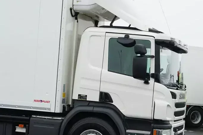 Scania P 370 / EURO 6 / CHŁODNIA + WINDA / 23 PALETY / OŚ SKRĘTNA zdjęcie 31